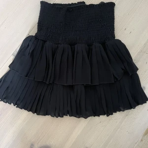 Neo noir kjol - Aldrig använt 