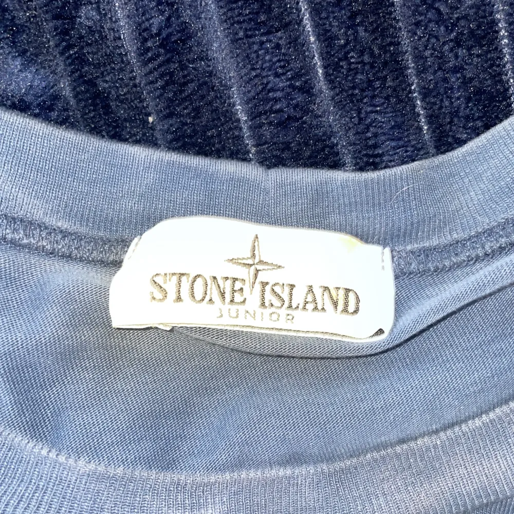Snygg stone island tröja i bra skick. . T-shirts.
