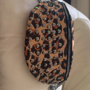 Jättegullig väska  - Helt oanvänd och har två par andra som liknar. 