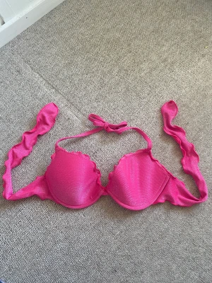 Bikini topp calzedonia  - Nästan aldrig använt. Bra sick ❤️