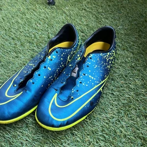 Innomhusskor nike - Saknar snören annars schyssta