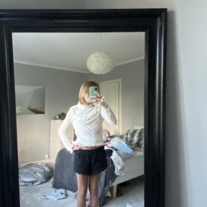 Festtröja - Jättefin tröja från zara, köpt 2023 och använd max 2 gånger! Säljer pågrund av att den tyvärr inte används🥰