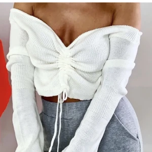 Vit stickad topp🤍 - Så fin vit stickad topp från madlady🤍 Aldrig använd🥰