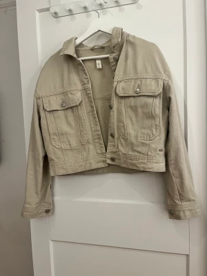 Jeansjacka  - Jeansjacka från Pull & Bear, i strl S, fint skick 