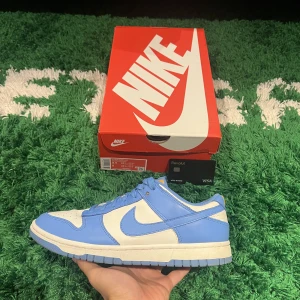 Dunk Low Coast - Dunk Low Coast  Storlek: US9.5W/EU 41 Condition: 7/10/ OG All [PM För mer bilder] Pris: 1500kr   Kvitto och referenser finns Frakt är inräknat i priserna