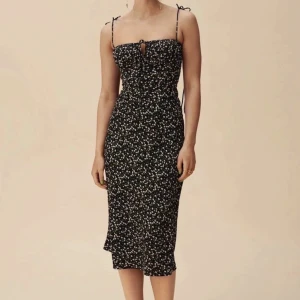 Adoore klänning - Adoore antibes klänning i storlek 36, säljer pga för liten