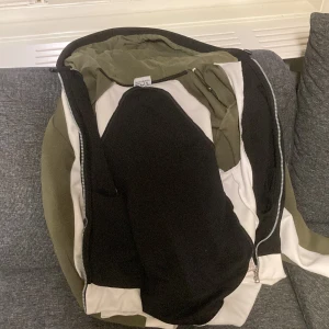 Armani tröja -  tröja använd cirka en månad ren