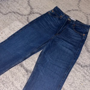 Jeans - säljer dessa jeans som e stretchiga i material men ser ut som riktig jeansmaterial. dessa är från Stradivarius. 