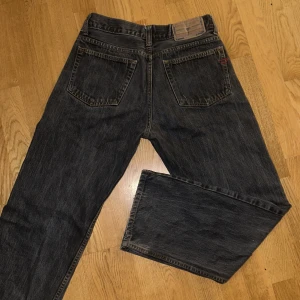 Jeans - Loose fit jeans, egentligen killbyxor men passar även för alla.