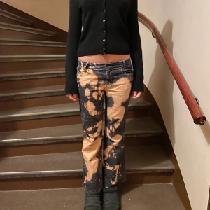 Tie diy jeans😍😍😍 - Såå coola jeans😍lowwaist, modell 170, skriv för mått👏👏 