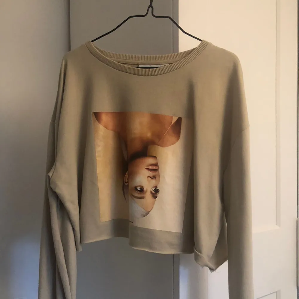 Säljer denna Ariana Grande tröjan. Tröjor & Koftor.