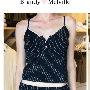 Prickig topp - Säljer denna så söta toppen som liknar Brandy toppen på bild nr 1! Obs: jag säljer inte den första utan den på bild nr 2 💖