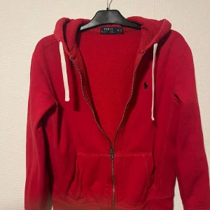 Polo zip - Är 179 och väger 74 och passar perfekt