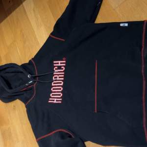 Jag säljer denna hoodie då jag knappt har någon användning av den. Tror jag köpte den för ungefär 700 i JD men jag sänker priset till 220.