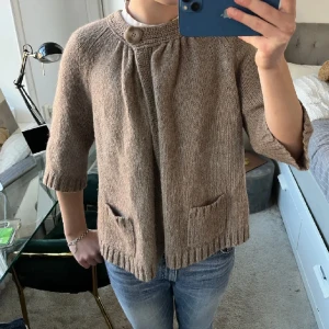 Stickad trekvartsärmad tröja - En superfin trekvartsärmad tröja/kofta! Kom privat för intresse osv! (Lånad bild)