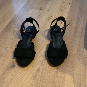 Skor  - Storlek 36 Aldrig använda 