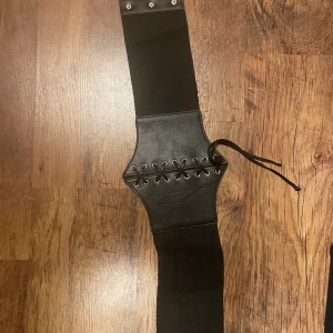 Korsett - Svart skin korset från shein