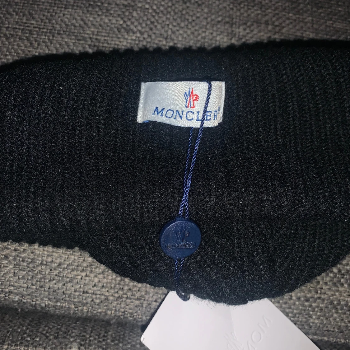 Jag säljer en äkta moncler mössa - 90