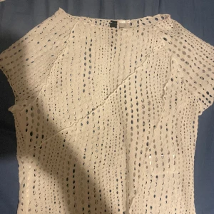 Vit topp - aldrig använd, ny utan prislapp