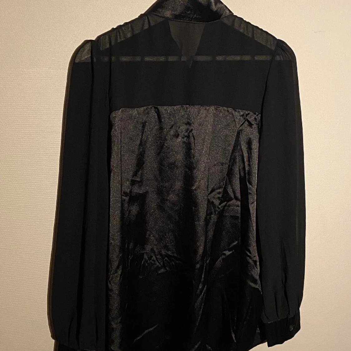Skjorta svart, genomskinlig  - 91