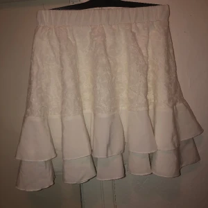 Fin sommarkjol  - Sommarkjol med volanger 