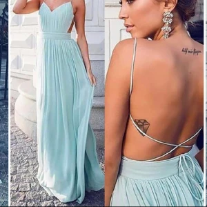 Balklänning  - Använd endast en gång på förra årets bal, super fint skick! Storlek 36 passar mig perfekt som har 36 i allt, lagom lång på mig också jag är 168cm lång. Från Hebeos nypris 950kr Tänker mig 500kr för den