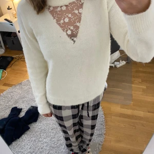 Stickad tröja - Jätte söt stickad tröja inga fläckar eller hål