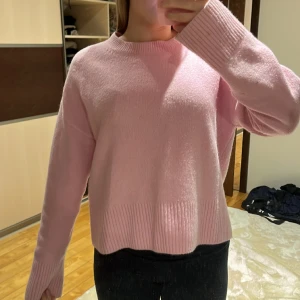 Stickad tröja - Säljer denna populära stickade tröjan från other stories💓