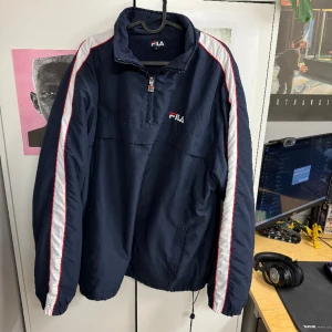 FILA- Anorak Jacka - väldigt fint skick, använd en gång