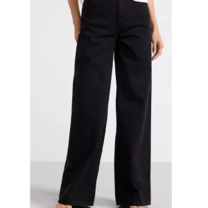 Lindex jeans  - Supersnygga jeans från Lindex i modellen Jackie. Knappt andvända och i fint skick. St. 34. Nypris är 599. 