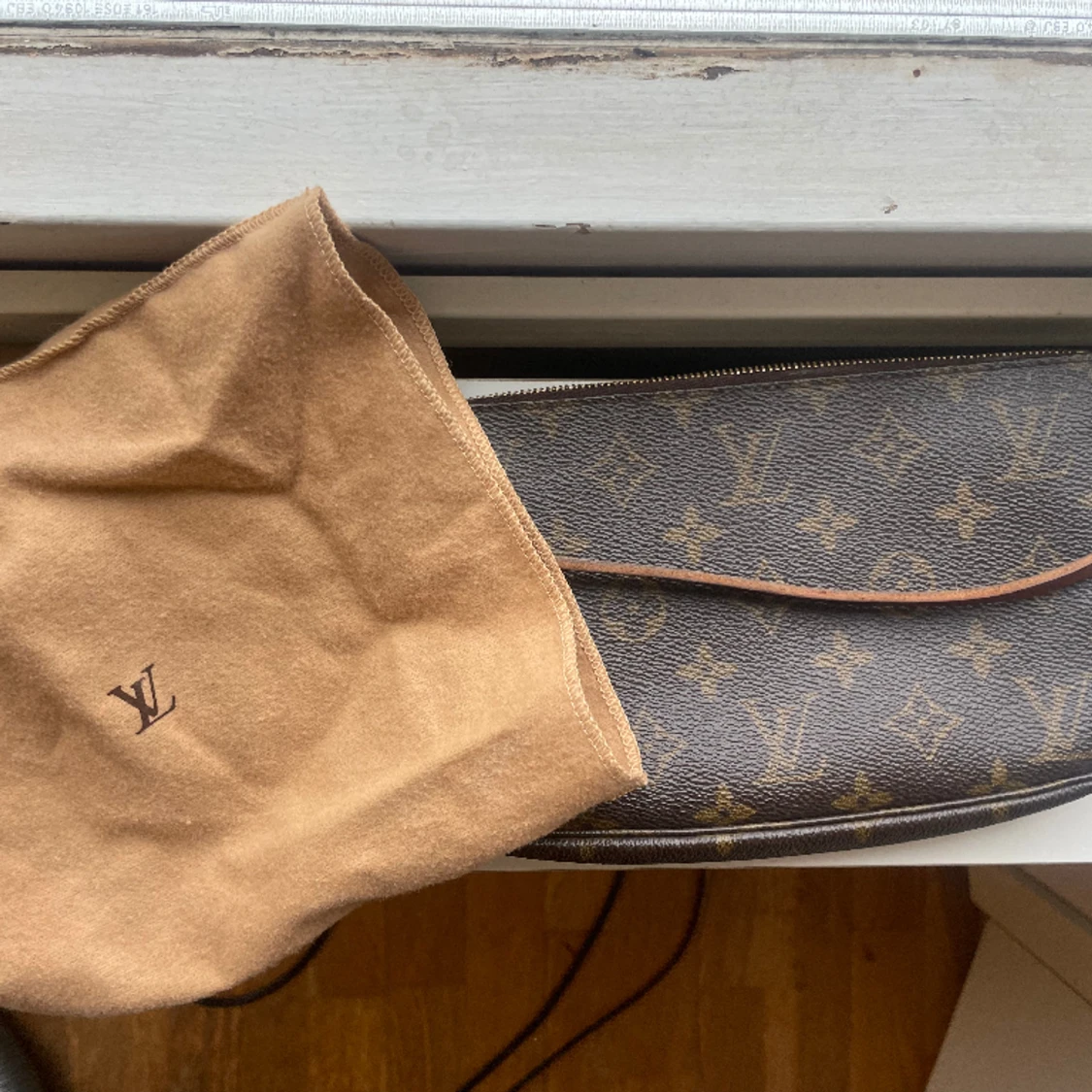 Louis Vuitton  - 91