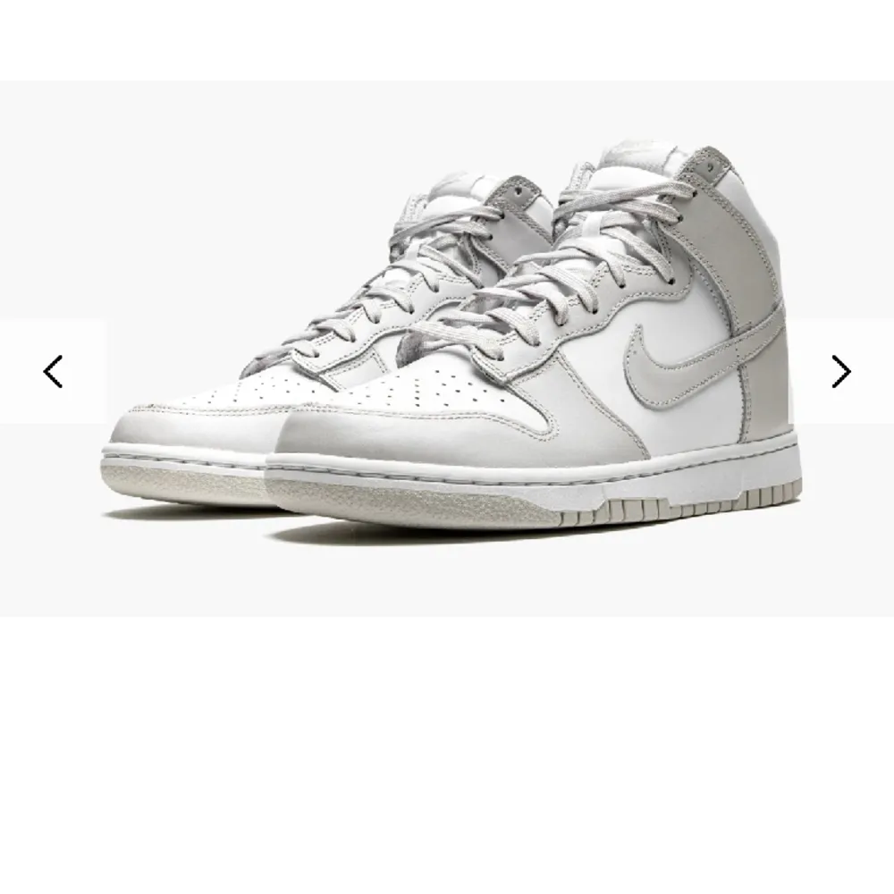 Säljer mina nike dunk high vast grey. I nyskick endast använda en gång. Storlek 40, men passar mig som är 39 om jag har extra sula i.  Postar i orginalboxen. Skor.