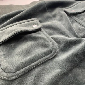 Juicy byxor  - Säljer mina Juicy couture byxor eftersom att de inte kommer till användning ordinarie pris är ungefär 1100kr men säljer de för 500kr. De är i storlek XS men passar även de med S❤️skriv för flera bilder