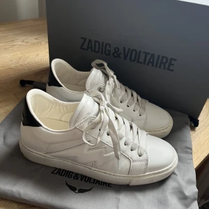 Zadig skor  - Säljer nu mina superfina Zadig sneakers💕köpta i augusti för 3100 men i väldigt fint skick då jag endast använt de ett fåtal gånger✨skickar skorna precis som jag fick dem med låda och dustbag🫶🏼