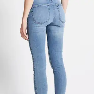 Jag köpte ett par blåa jeans från lager 157. Men det var ingen stretch i dom så dom är som storlek M 