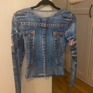 Cool tröja - Snygg långärmad topp köpt på shein🫶🏼 aldrig använd 