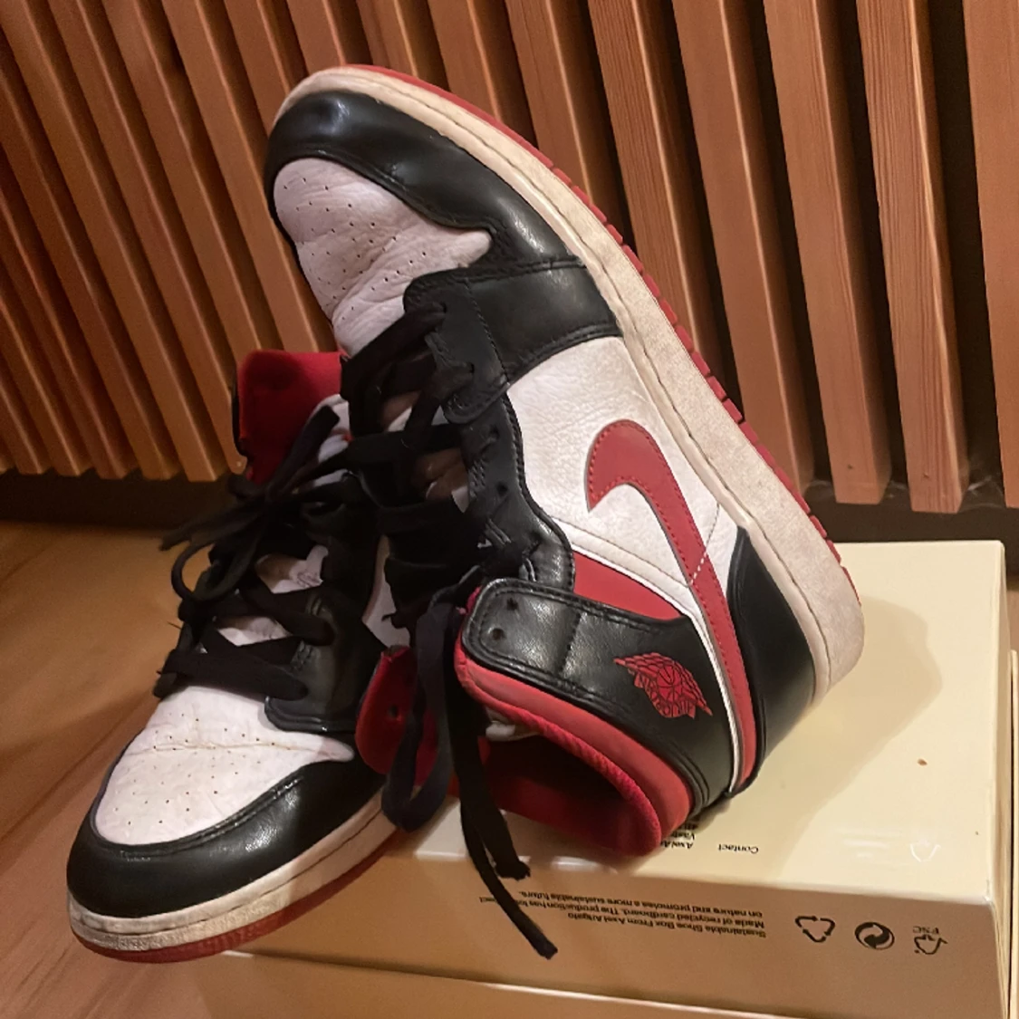 Jordan 1 mid (gym red)