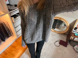 Grå stickad tröja - Super fin stickad tröja!!💗💗