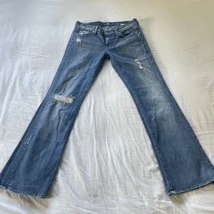 lågmidjade jeans - säljer fler lågmidjade jeans😽 midja:82 innerben:76