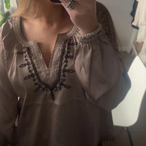 Blus - Så fin blus från Millie K 🥰 Knappt använd så i superskick