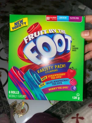 Fruit roll ups/ o longs - Testade en och gillade inte smaken. Köpt för 75kr på eko.  Kan gå ner i pris