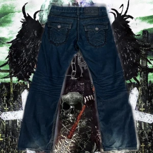 TRUE RELIGION RICKY SUPER QT  - Hella rare true religion super QT fat ass stitching y’all ready know 😍😍🥰🦅🦅 🇺🇸MADE IN USA 🇺🇸🦅🦅 ‼️storlek 34‼️ Lite heel drag men inge farligt. Kan även byta mot nå andra feta trueys eller liknande‼️😵