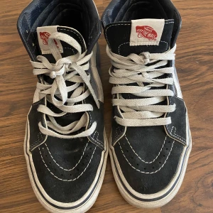 Vans - Säljer mina blåa vans i storlek 38. Använda men i bra skick. Möts upp och fraktar❤️❤️❤️