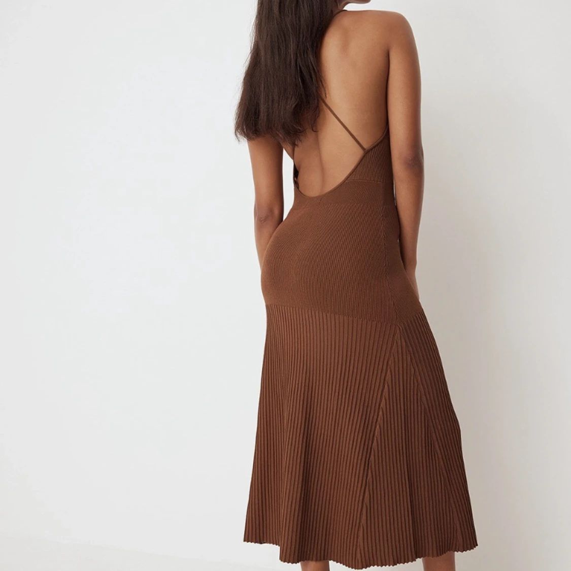 Ribbstickad brun långklänning  - 90