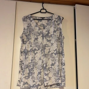 Linne  - Ett osymmetriskt Linne från street one i fint skick.