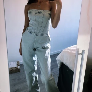 Denim jumpsuit - Helt ny med prislappar kvar <3