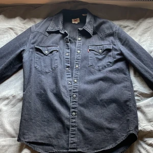 Levis Overshirt  - En Levis Overshirt bra skick storlek S