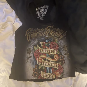 Y2K Ed hardy liknande topp - Rensar ut min garderob 💋