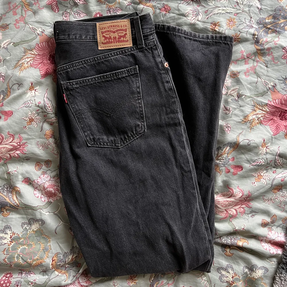 Levis jeans i modellen low pro straight stl 29. Endast använda 2 ggr. 175cm lång ❤️. Jeans & Byxor.