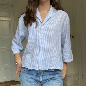 Blårandig skjorta - Blårandig skjorta från zara. Aldrig använd